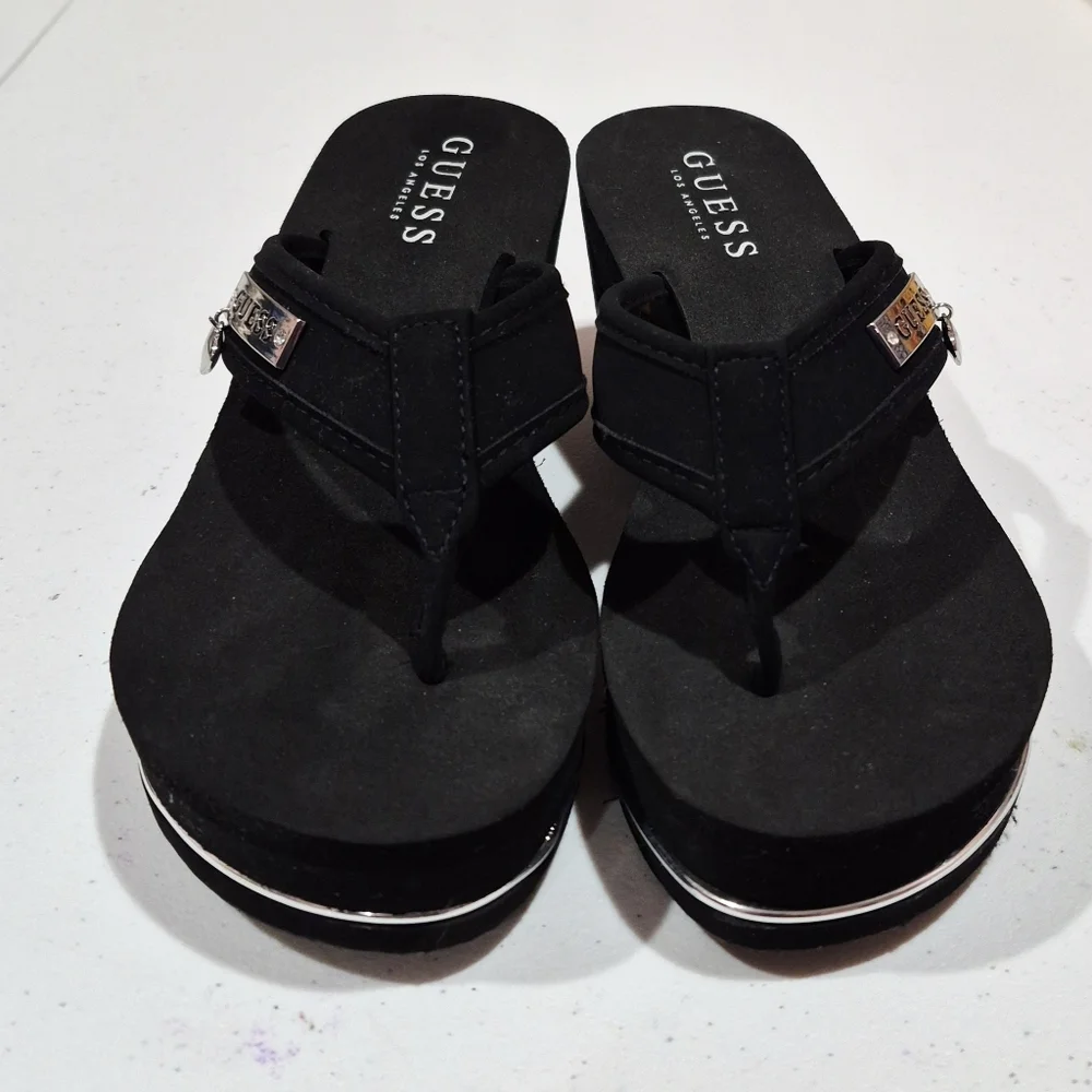 *NWOT* Guess Black Platform Sandals with Silver Charm - 5M - Picture 3 of 5